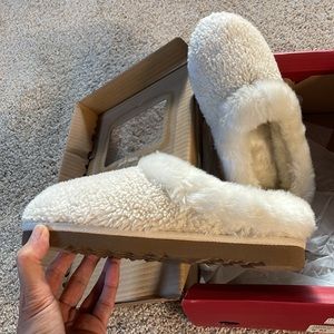 NWT cream thick warm faux fur slippers cruelty free 5 fits size 6 too